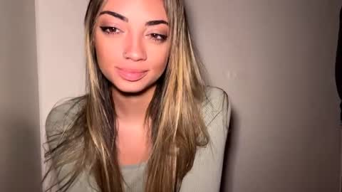 Snapshot of stasiakopiasz chatting on April 2026 10:19:02 AM Mia online show from April 2026 10:19:02 AM