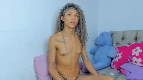 stassiebell online show from December 2024 01:54:01 PM