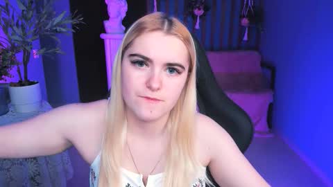 stef_nicks online show from December 2025 09:03:01 AM
