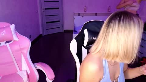 stefany_and_bettany online show from October 2025 01:56:02 PM