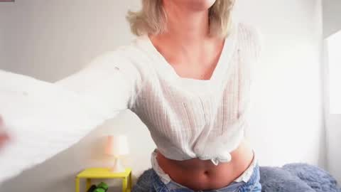 Snapshot of stefigirl chatting on April 2026 06:01:01 PM Stef online show from April 2026 06:01:01 PM