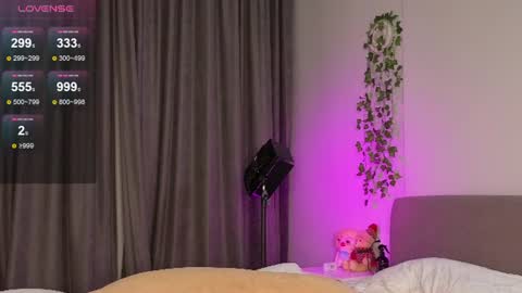 Snapshot of stella_crystal chatting on June 2026 10:26:01 PM karma online show from June 2026 10:26:01 PM