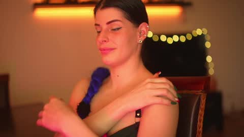 Stella online show from December 2024 08:44:02 AM