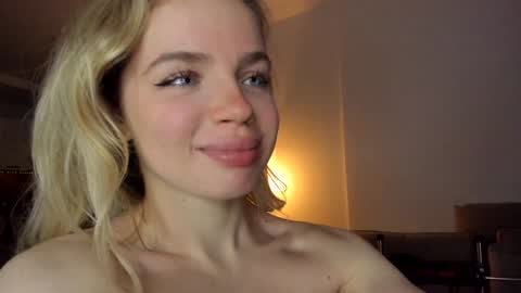 Asella online show from December 2024 01:07:02 PM