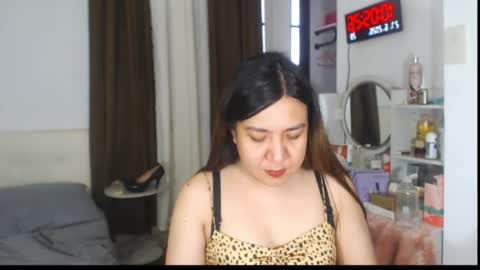Snapshot of stellahugets chatting on June 2026 02:05:01 AM Stella online show from June 2026 02:05:01 AM