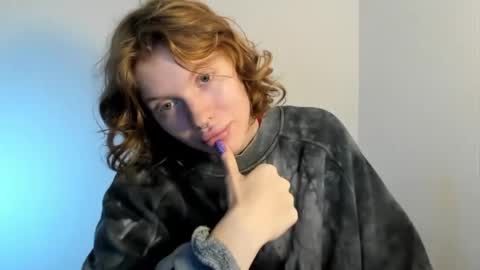 S T E L L A online show from October 2025 08:35:01 AM