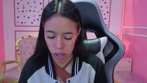 Stephania online show from October 2025 12:24:02 PM