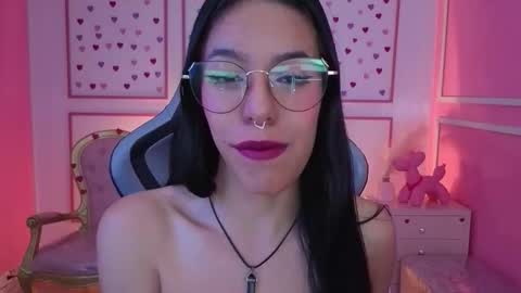 Stephania online show from October 2025 12:36:01 PM