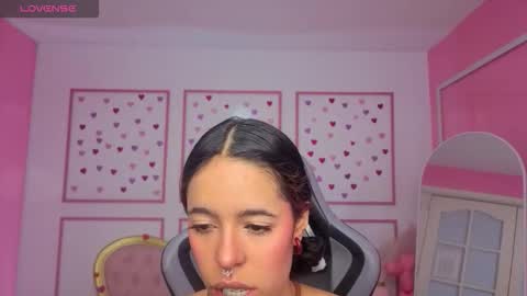 Stephania online show from February 2026 12:00:01 PM