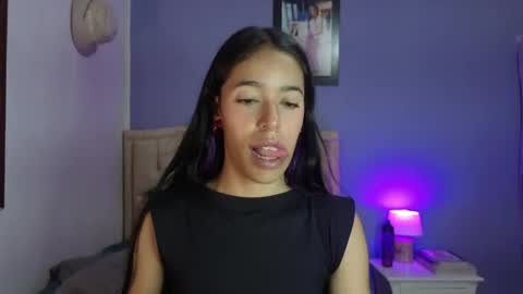 Stephania online show from April 2026 05:03:01 PM