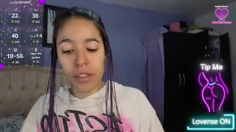 Snapshot of stephania_t chatting on May 2026 05:18:01 PM Stephania online show from May 2026 05:18:01 PM