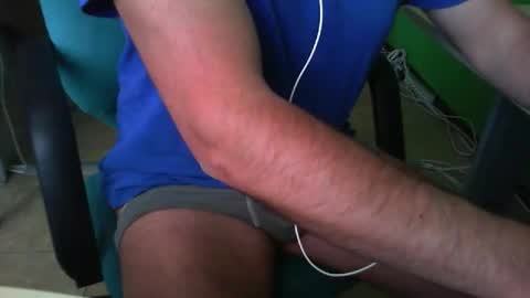 Snapshot of stevehornystud chatting on May 2026 01:05:01 PM stevehornystud online show from May 2026 01:05:01 PM