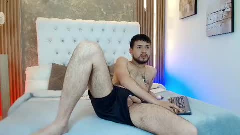 Snapshot of steven_skiing chatting on June 2026 04:28:01 AM STEVEN online show from June 2026 04:28:01 AM