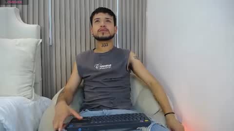 Snapshot of steven_skiing chatting on July 2026 04:10:01 AM STEVEN online show from July 2026 04:10:01 AM
