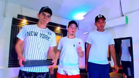 friends online show from November 2025 04:54:02 AM