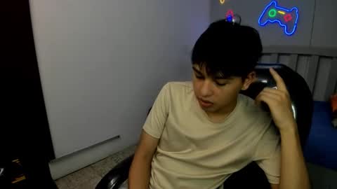 Stiwen online show from November 2025 01:01:01 PM