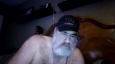 Snapshot of straightbear4you chatting on May 2026 09:04:02 AM Straightbear4you online show from May 2026 09:04:02 AM