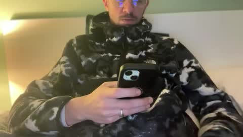 straightfirelotus69420 online show from November 2025 01:22:01 PM