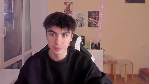 Snapshot of stralght_twinks chatting on February 2025 03:05:02 PM Ray online show from February 2025 03:05:02 PM