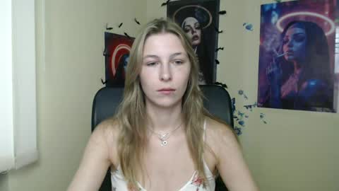 Snapshot of stranger_giirl chatting on June 2026 06:11:01 AM Amalia online show from June 2026 06:11:01 AM