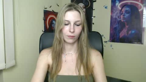 Snapshot of stranger_giirl chatting on June 2026 07:57:02 PM Amalia online show from June 2026 07:57:02 PM