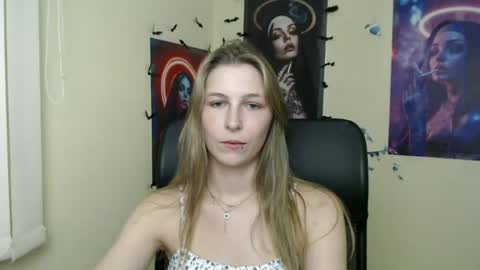 Snapshot of stranger_giirl chatting on June 2026 10:26:01 AM Amalia online show from June 2026 10:26:01 AM