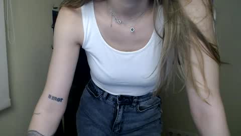 Snapshot of stranger_giirl chatting on July 2026 11:17:02 AM Amalia online show from July 2026 11:17:02 AM