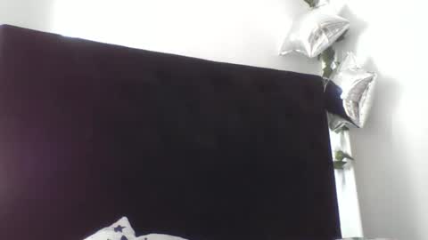 StrawberryBoo online show from December 2024 04:57:01 PM