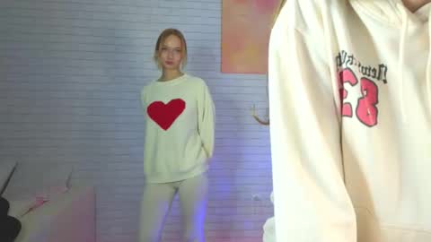 Alice and Violetta online show from November 2025 09:46:02 PM