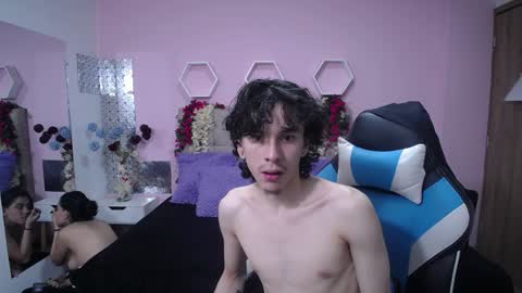 Nikolas And Sophia online show from December 2024 12:18:02 PM