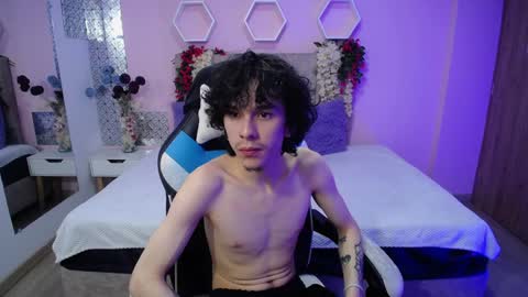 Nikolas And Sophia online show from December 2024 12:27:01 PM