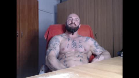 Snapshot of strongivan chatting on May 2026 05:01:02 AM StrongIvan online show from May 2026 05:01:02 AM