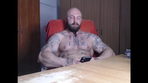 Snapshot of strongivan chatting on May 2026 04:18:02 AM StrongIvan online show from May 2026 04:18:02 AM