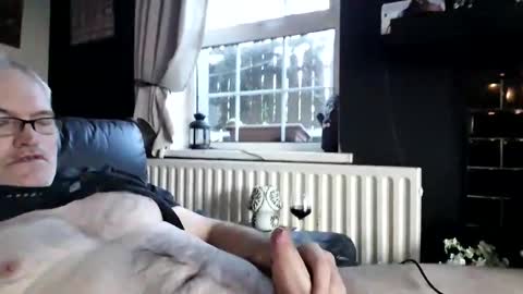 Snapshot of stud_1975 chatting on November 2025 08:17:02 AM stud_1975 online show from November 2025 08:17:02 AM