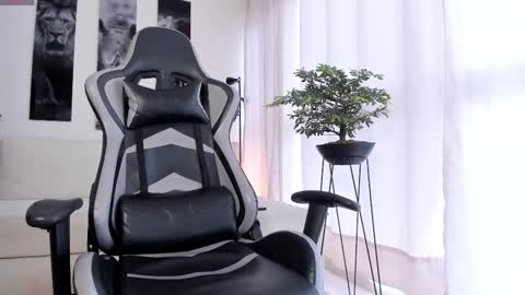 Samuel online show from November 2025 01:55:02 PM