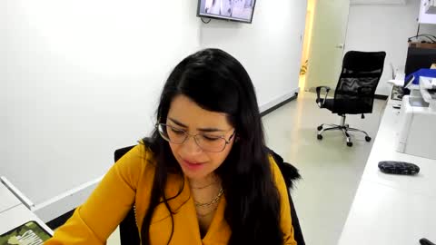 studcb_ online show from January 2025 06:00:01 PM