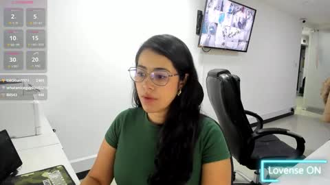 studcb_ online show from November 2025 11:27:02 PM