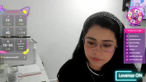 studcb_ online show from November 2025 05:22:01 PM