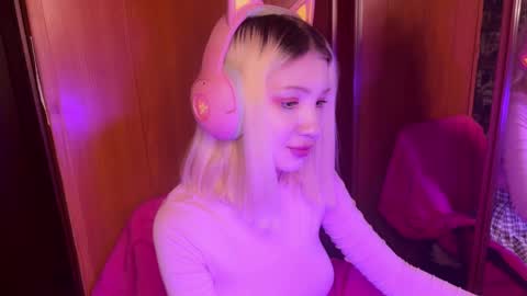 stuffy_ri online show from December 2024 10:23:01 PM