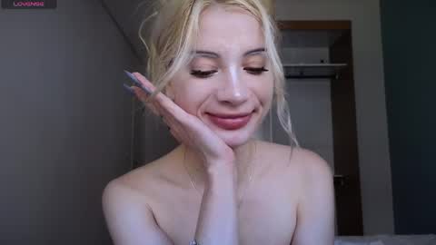 Sofa online show from March 2026 05:24:01 PM