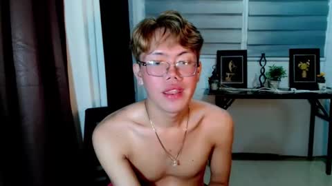 Su-jin online show from April 2026 12:10:01 PM