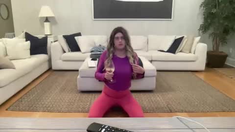 Sissy Isabella online show from November 2025 08:00:02 AM