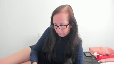 Snapshot of submissivepeachgoddess chatting on May 2026 02:33:02 PM Submissie Peach Goddess online show from May 2026 02:33:02 PM