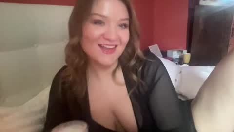 Snapshot of submissivescarletxo chatting on February 2026 04:03:02 PM Scarlet online show from February 2026 04:03:02 PM