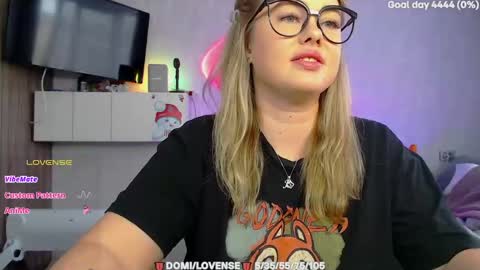 suchcute_ online show from February 2026 04:27:01 AM