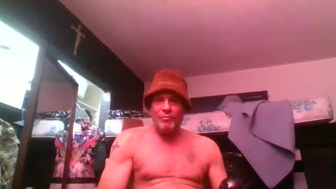 Snapshot of suckitu812 chatting on December 2024 09:44:01 AM SUCKITU812 online show from December 2024 09:44:01 AM