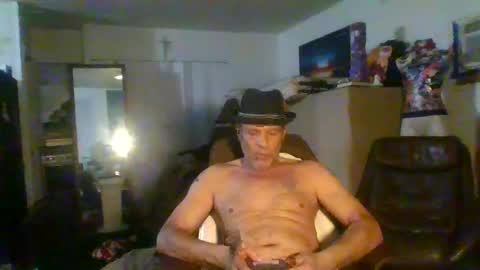 Snapshot of suckitu812 chatting on February 2025 10:51:02 AM SUCKITU812 online show from February 2025 10:51:02 AM