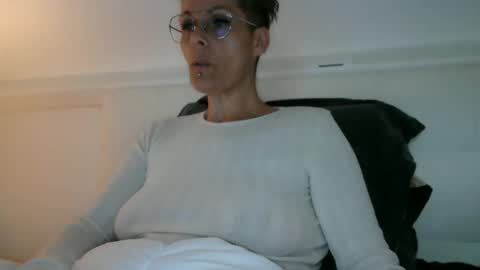 Snapshot of sucrette5629 chatting on May 2026 12:57:02 PM sucrette5629 online show from May 2026 12:57:02 PM