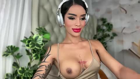 Jess online show from October 2025 08:41:01 PM