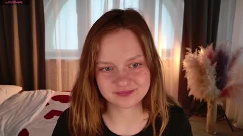 sugarstrawberry online show from April 2026 01:01:02 PM